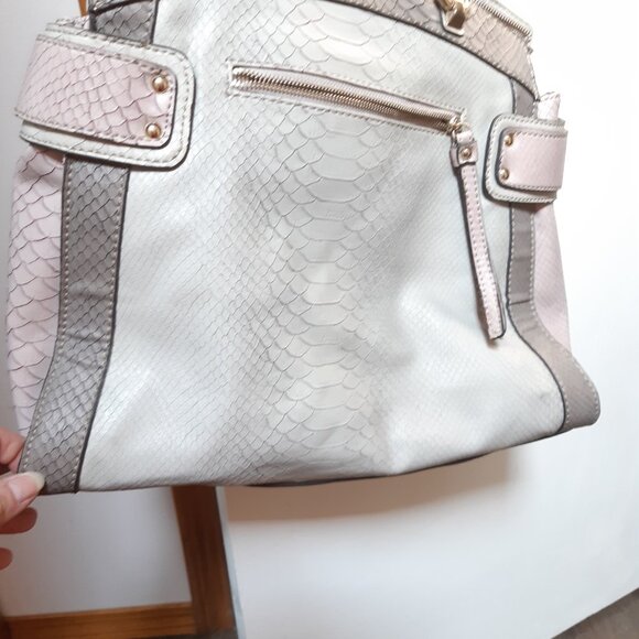 Guess Large Handbag with matching Wallet - Picture 5 of 16